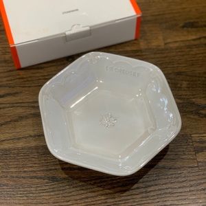 New Le Creuset Pearlized White Snow Ring Dish 21cm